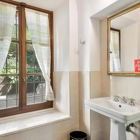 Historic With Natural Pool In Casa vacanze