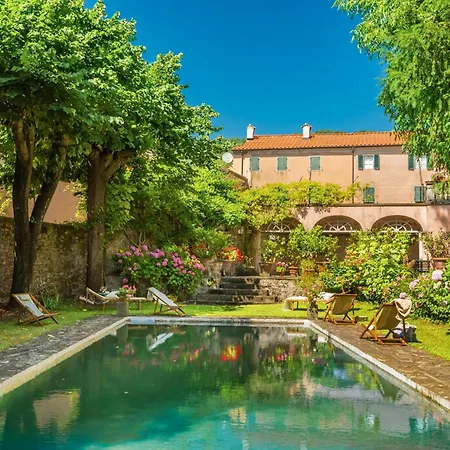Casa vacanze Historic With Natural Pool In